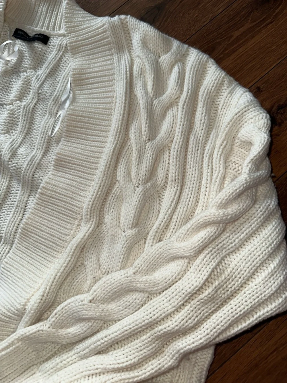 Banana Republic Cable Knit Chunky Cardigan. Medium - Picture 3 of 7